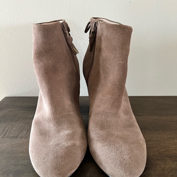 Tahari Taupe Gray Suede Bootie - Size 7.5 - Picture 2 of 8